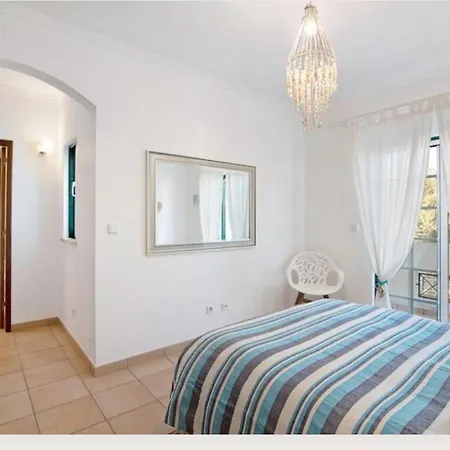 度假居 Casa Delsue House By The