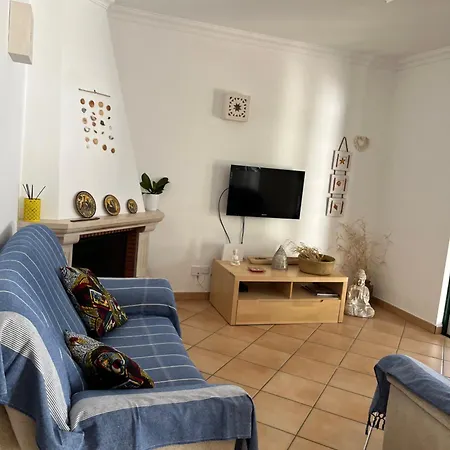 Casa Delsue House By The Сasa de vacaciones